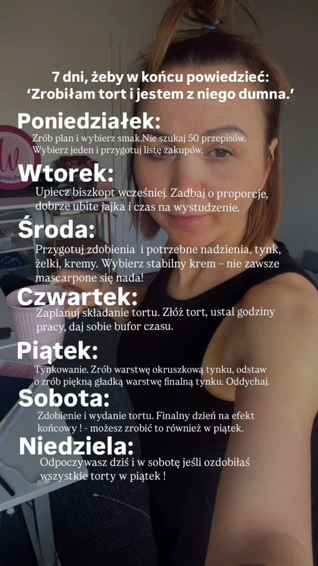 ⛔️Co tydzień ten sam chaos przed tortem?
Brak planu, 5 przepisów naraz i tynk na ostatnią chwilę?

✅Zapisz post, żeby wrócić do niego przed następnym wypiekiem.
Ten 7-dniowy plan to Twój nowy SYSTEM, dzięki któremu zrobisz tort spokojnie – i będziesz z niego dumna.

7 dni, żeby powiedzieć:
„Zrobiłam tort i jestem z niego dumna.”

📅 Poniedziałek: Zrób plan i listę zakupów. Nie szukaj 50 przepisów – wybierz 1.
🥚 Wtorek: Upiecz biszkopt wcześniej. Zadbaj o proporcje, jajka, czas chłodzenia.
🧁 Środa: Przygotuj kremy, żelki, tynk i dodatki. Stabilny krem to podstawa!
🧩 Czwartek: Zaplanuj składanie – nie rób tego w biegu. Daj sobie bufor.
🎨 Piątek: Tynkowanie – dwie warstwy, gładka powierzchnia, czas i precyzja.
✨ Sobota: Dekoracje i zdjęcia – to Twój moment!
🛋️ Niedziela: Odpoczywasz. Zasłużenie.

I właśnie taki system krok po kroku pokazujemy na darmowym szkoleniu:
➡️ „Jak zrobić tort od podstaw”
Dowiesz się:
✔️ jak upiec równy biszkopt,
✔️ jak ustabilizować krem,
✔️ jak złożyć tort, żeby wyglądał i trzymał się jak należy.

📅 daty 15 (dodatkowy bonus na szkoleniu!) i 22 maja!
🎥 Zapisz się raz, a wszystko dostaniesz mailem! szkolenie online z pokazem składania i tynkowania tortu!

Dla każdego, kto piecze w domu, pracy  i chce robić to raz, a dobrze.

👇🏼Skomentuj cyfrą 𝟳 i weź udział w DARMOWYM SZKOLENIU online:
Jak złożyć i otynkować swój tort👇🏼
#tort #pracowniacukiernicza #tortyartystyczne #cukiernictwo #torty #mojewypieki #przepisy