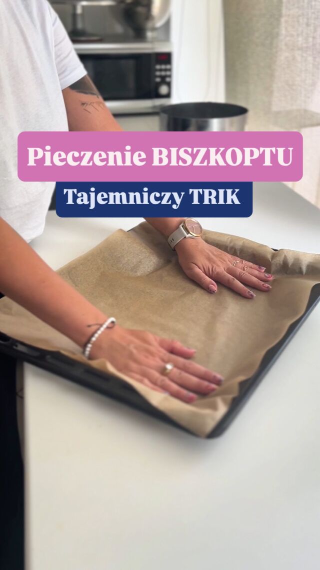 Ten trik był trzymany w tajemnicy zdecydowanie za długo…
Zamiast walczyć z papierem do pieczenia — zrób sobie przysługę i użyj maty teflonowej.

✅Zapisz ten post — ta mata to jedno z tych rozwiązań, które naprawdę robią różnicę.

Dlaczego?

🔺 nic się nie przykleja
🔺 spód biszkoptu wychodzi gładki
🔺 nie marszczy się jak papier
🔺 nie trzeba zawijać ani przycinać
🔺 nie chłonie tłuszczu i wilgoci
🔺 łatwo się myje i można używać wiele razy
🔺 wygląda profesjonalnie i równo trzyma się blachy
🔺 oszczędzasz czas i pieniądze
🔺 i po prostu działa — bez kombinowania

Jeśli masz dobry biszkopt, to szkoda go psuć na starcie.
A jeśli chcesz sprawdzony przepis na puszysty biszkopt w wersji klasycznej i bez cukru – mamy coś dla Ciebie 👇

💬 Napisz w komentarzu BISZKOPT, a wyślę Ci darmowy PDF z przepisem i dostęp do szkolenia „Tort z cukrem i bez”
📆 Startujemy 1 lipca o 19:00 — i będzie konkretnie 🎂

💬Napisz w komentarzu: 𝗠𝗔𝗧𝗔, a wyślę Ci link do darmowego przepisu na biszkopt i zapis do szkolenia! 💬#cukiernictwo #rantcukierniczy #tortyartystyczne #trik #mojewypieki #biszkopt #bezcukru