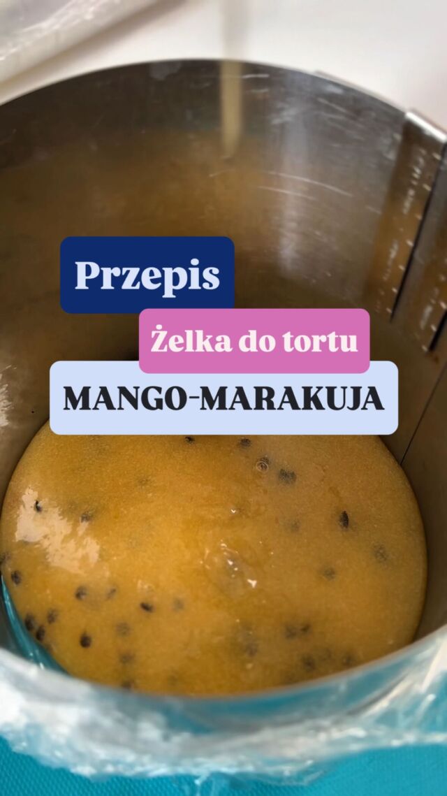 🥭🍋 Przepis na żelkę mango-marakuja do tortu – świeża, owocowa i bez cukru!

✅ Zapisz przepis, żeby mieć go pod ręką

Składniki (na rant 14 cm):
📍 4 g żelatyny
📍 20 ml wody
📍 40 g pulpy z marakui (polecamy z Quality Food)
📍 80 g pulpy z mango (z puszki – np. Alpro)

Szybka instrukcja:
	1.	Zagotuj mango i marakuję razem z pestkami w garnuszku
	2.	W tym czasie zalej żelatynę ciepłą wodą i odstaw do napęcznienia
	3.	Dodaj napęczniałą żelatynę do gorącej pulpy, wymieszaj do rozpuszczenia
	4.	Przelej do rantu wyłożonego folią spożywczą
	5.	Wstaw do zamrażalnika ❄️ Gotowe!

🧁 A jeśli chcesz i żelkę, i biszkopt bez cukru…
To zapisz się na nasze darmowe szkolenie!

📥 Pobierz PDF z przepisem na biszkopt
📆 Dołącz do szkolenia „Tort z cukrem i bez” – 24 czerwca, godz. 20:00
Skomentuj 𝗠𝗔𝗡𝗚𝗢 i odbierz dostęp.

🎂 Pokażemy Ci:
🍰 jak z jednego biszkoptu zrobić dwa torty – klasyczny i fit
🧠 jak planować pieczenie bez chaosu i nocnych zmian
📋 jak zapanować nad składnikami i czasem
🎁 a na koniec – niespodzianka tylko dla uczestników!

📲 Napisz: 𝗠𝗔𝗡𝗚𝗢 lub kliknij link w BIO, żeby pobrać przepis i się zapisać!

#żelka #mango #marakuja #fitprzepis #tortfit #wypiekana #fitbiszkopt #domowewypieki #cukiernictwo #ebook #szkolenieonline #zdrowewypieki