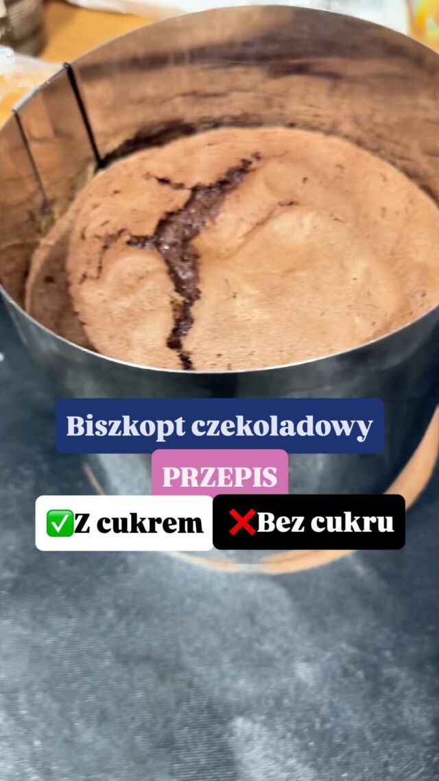 ⛔️ Ile jeszcze biszkoptów Ci nie wyjdzie, zanim spróbujesz przepisu, który naprawdę działa?
Bo nie ma nic gorszego, niż tort na idealnym kremie, który rozwala się przez kiepski spód…

👉 Zapisz ten przepis — sprawdzony w wersji klasycznej i fit, puszysty i stabilny! 🍫

🍰 Czekoladowy biszkopt (forma 18 cm):
120 g mąki
30 g kakao
10 g proszku do pieczenia
szczypta soli
4 jajka (ok. 220 g)
70 ml oleju
80 ml mleka (roślinnego lub krowiego)

👉 z cukrem: 80 g 
👉 bez cukru: 70 erytromycyny 60 ksylitolu 

Przygotowanie:
1️⃣ ubij jajka z cukrem/erytrytolem na jasną masę
2️⃣ dodaj mleko i olej, wymieszaj
3️⃣ wsyp suche składniki i delikatnie połącz
4️⃣ przelej do formy
5️⃣ piecz 170°C ok. 30 min
Idealny do tortów klasycznych i fit
🎂 Dobrze łączy się z żelkami owocowymi
🥄 Puszysty, ale stabilny – perfekcyjny środek tortu!

A może chcesz przepis krok po kroku na puszysty biszkopt bez cukru? 
I dostęp do 𝗱𝗮𝗿𝗺𝗼𝘄𝗲𝗴𝗼 𝘀𝘇𝗸𝗼𝗹𝗲𝗻𝗶𝗮 online „Tort z cukrem i bez”?

📆 Szkolenie odbędzie się 1 lipca wtorek o godzinie 19:00 – i będzie konkret:
🍰 pokażemy Ci, jak z jednego biszkoptu zrobić dwa torty – klasyczny i fit
🧠 nauczysz się, jak planować pieczenie bez chaosu i nocnych zmian
📋 poznasz gotowy system, dzięki któremu oszczędzasz czas, składniki i nerwy
❌ zero teorii z kosmosu – same sprawdzone rozwiązania z naszej kuchni

W💬Napisz w komentarzu: 𝗖𝗭𝗘𝗞𝗢, a wyślę Ci link do darmowego przepisu na biszkopt i zapis do szkolenia! 💬

#biszkopt #tort #tortyartystyczne #pracowniacukiernicza #torty #mojewypieki